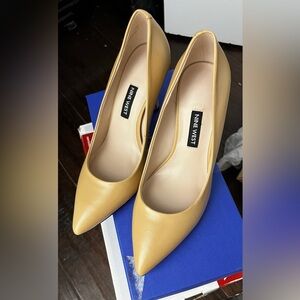 Nine West cream high heels size 5
